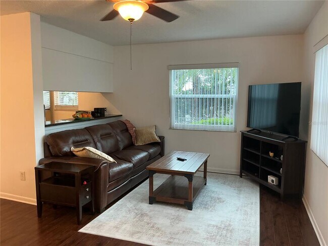 Building Photo - 2525 W Bay Dr