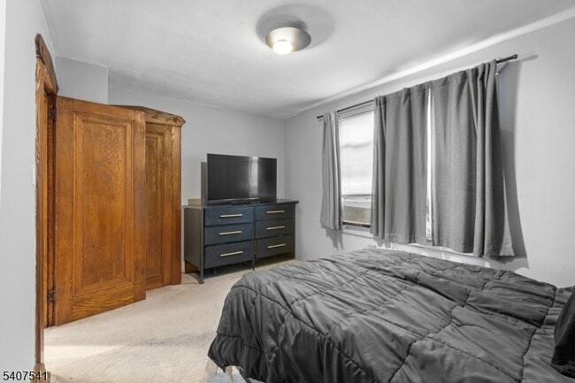 Building Photo - 199 E 7th St