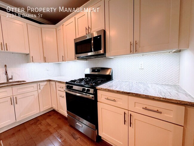 Building Photo - 2137 N Darien St
