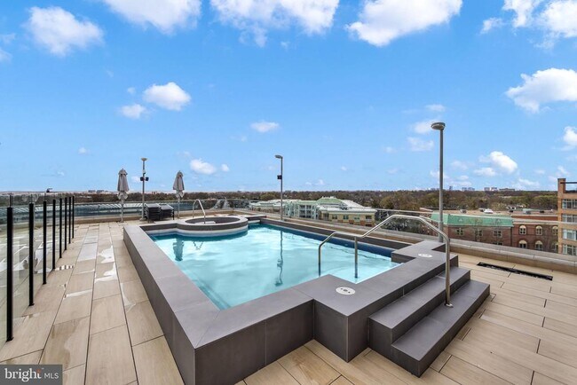 Building Photo - 1021 N Garfield St