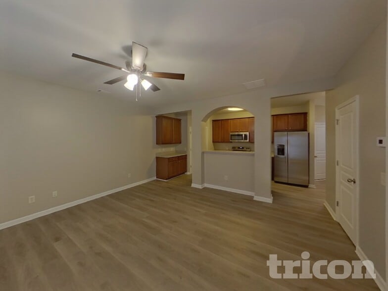 Building Photo - 2215 Oakland Downs Way