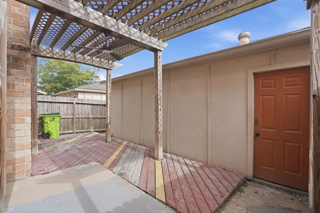 Building Photo - 66 T Huxley Ln