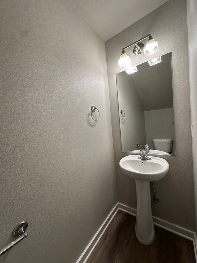 Building Photo - Juniper Ave 4-Plex (Juniper Prop.) - 02900-JUNI-00