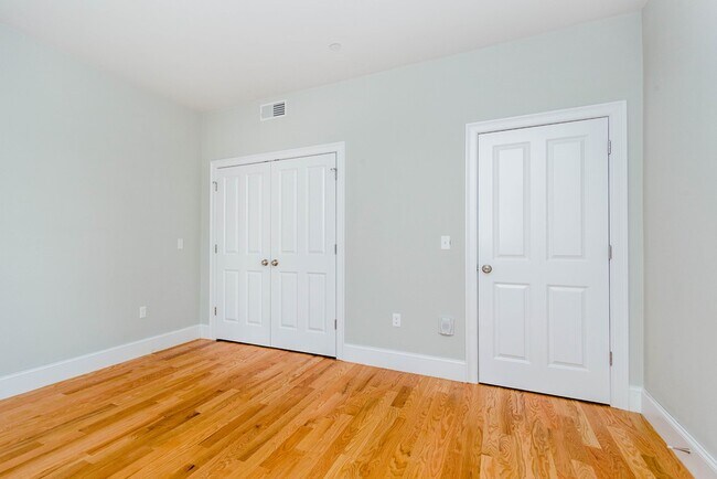 Building Photo - 220 Ashmont St