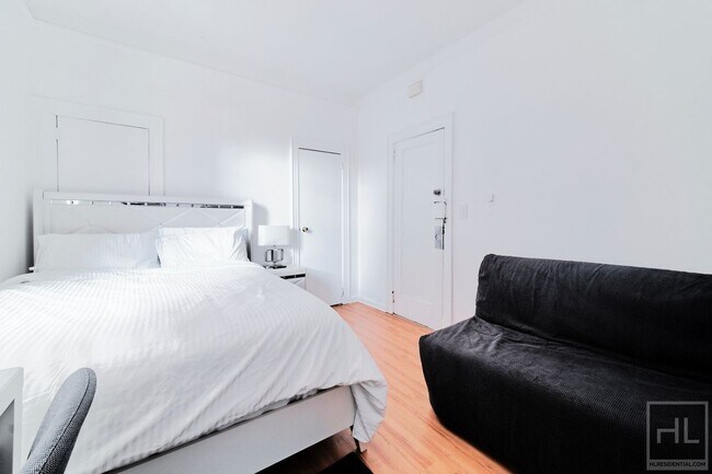 Building Photo - 76 STREET