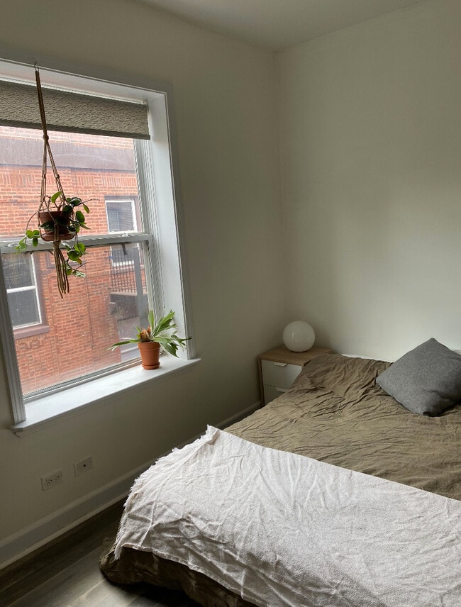 Building Photo - 1623 W Wallen Ave