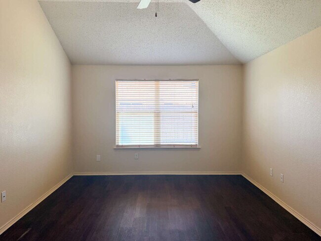 Building Photo - 3 Bed, 2 bath home in Burleson ISD - Great Location!