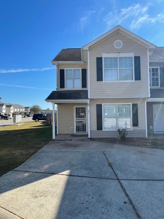 Building Photo - Spacious 4 Bedroom Townhome in Jackson with fenced backyard!