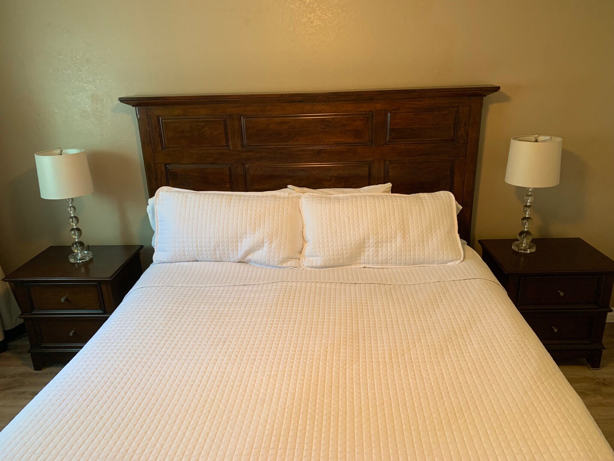 Primary bedroom with king bed - 4062 Georgia St