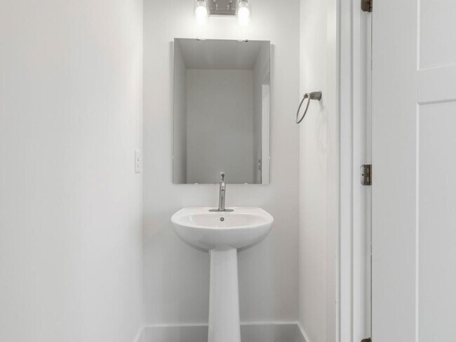 Building Photo - 105 Cobden Ct