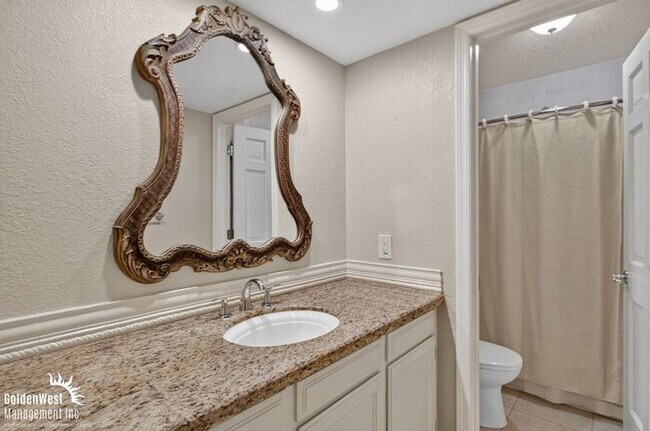 Building Photo - Beautiful 2Bdm 2Ba Home Located in the Biltmore Area!