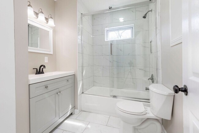 Building Photo - 2220 Auburn Dr