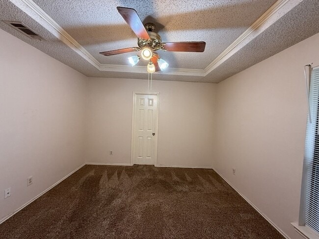 Building Photo - 816 Summit Dr