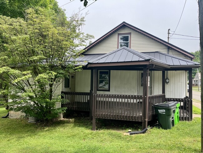 Primary Photo - 411 Massillon St