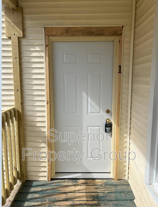 Building Photo - 416 S Locust St