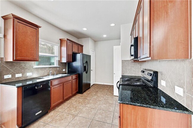 Building Photo - 930 Alamo Plaza Dr
