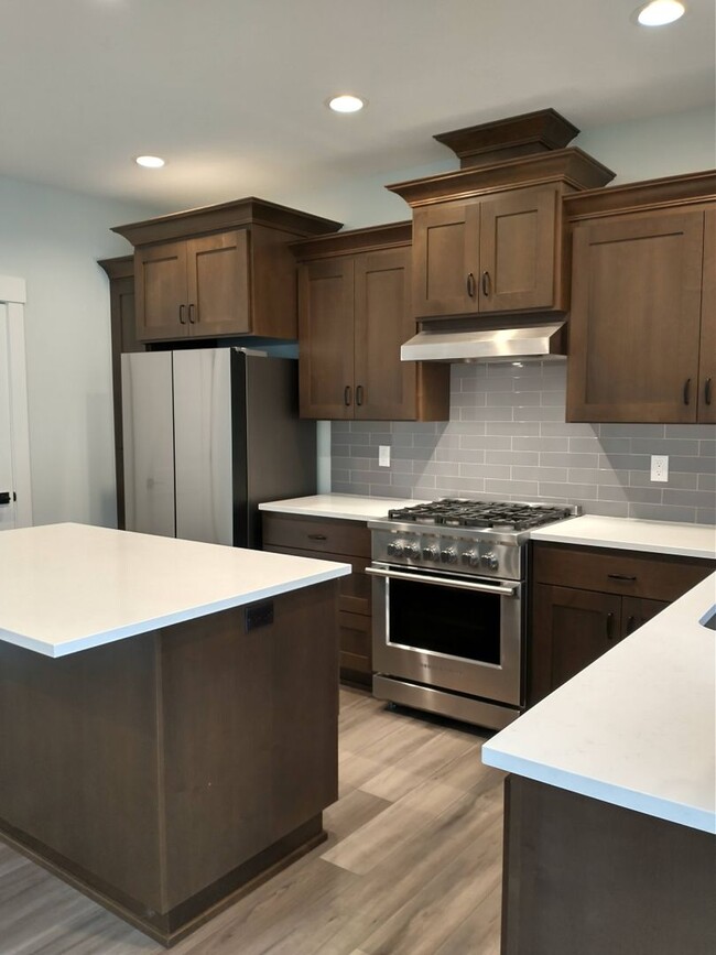 Building Photo - Welcome to this Beautiful Property in Keizer