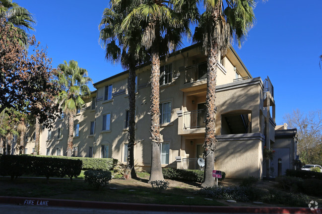 Building Photo - Sunny Creek Apartments