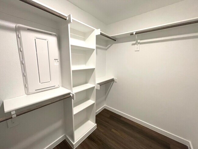 Building Photo - 1127 Eloise Dr