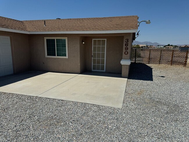 Building Photo - Charming 3-bedroom home located in the picturesque town of Pahrump!
