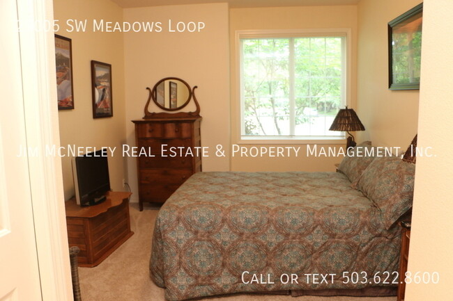 Building Photo - Highly Desirable Wilsonville Meadows Ranch...