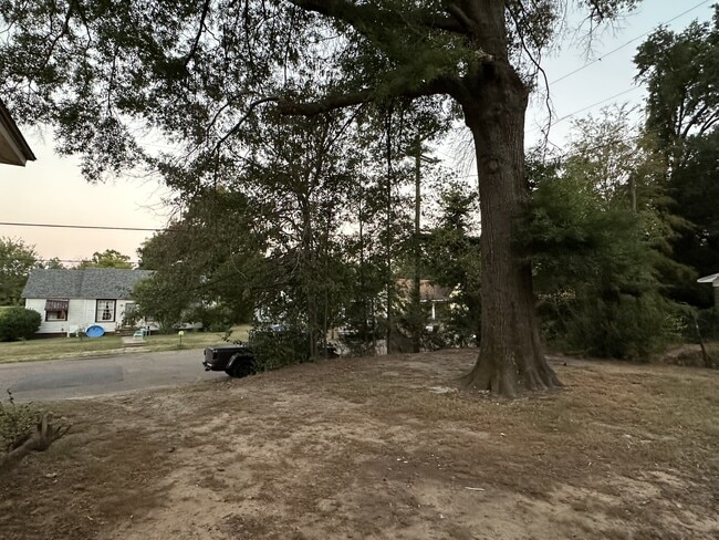 Building Photo - 519 Grand Ave