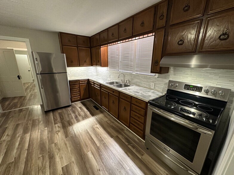 Primary Photo - 63 E Poplar St