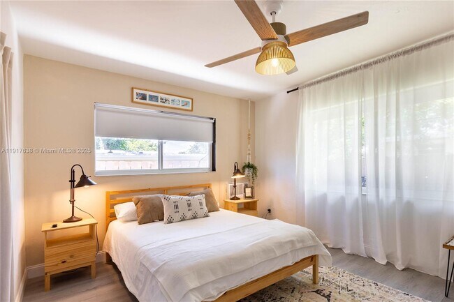 Building Photo - 22 SE 13th Terrace