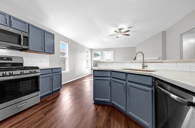 Building Photo - 4018 Floral Way Ct