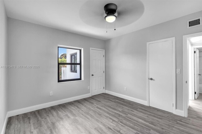 Building Photo - 130 SW 31st Ct