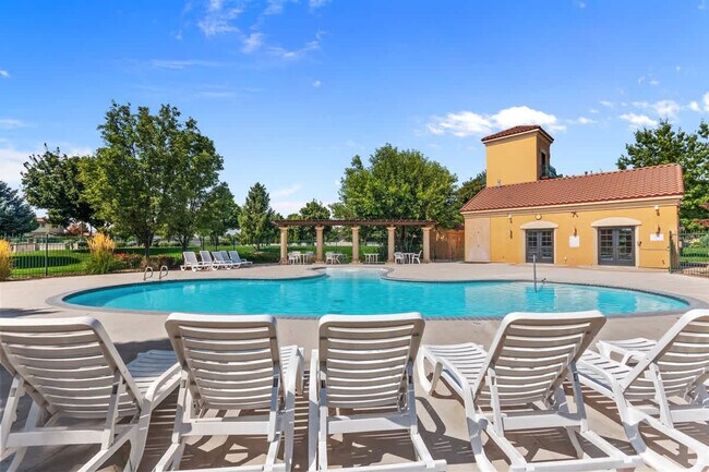 Building Photo - 2480 W San Remo Ct