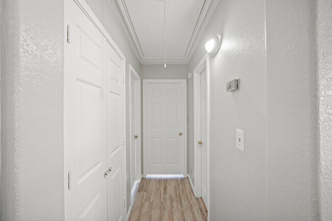 Building Photo - 4636 Mayflower St
