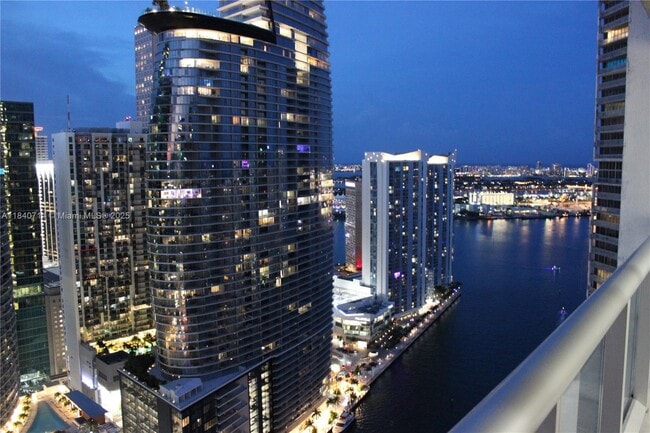 Building Photo - 485 Brickell Ave