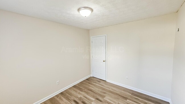 Building Photo - 263 Marsh Glen Dr