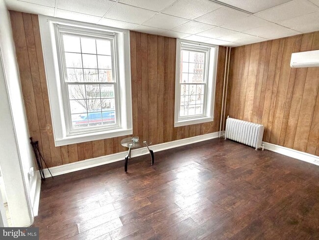 Building Photo - 136 S 5th St