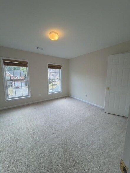 Building Photo - 1805 Montcliff Dr