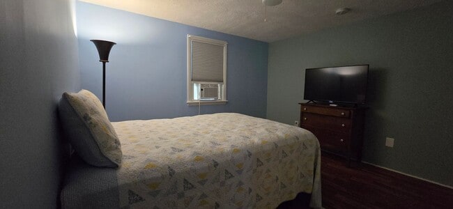 Building Photo - 2 bedroom ,1 bathroom unit at historic Rou...