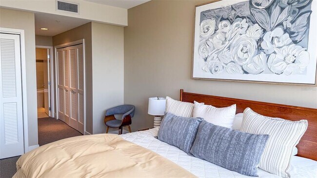 Building Photo - 175 1st St S