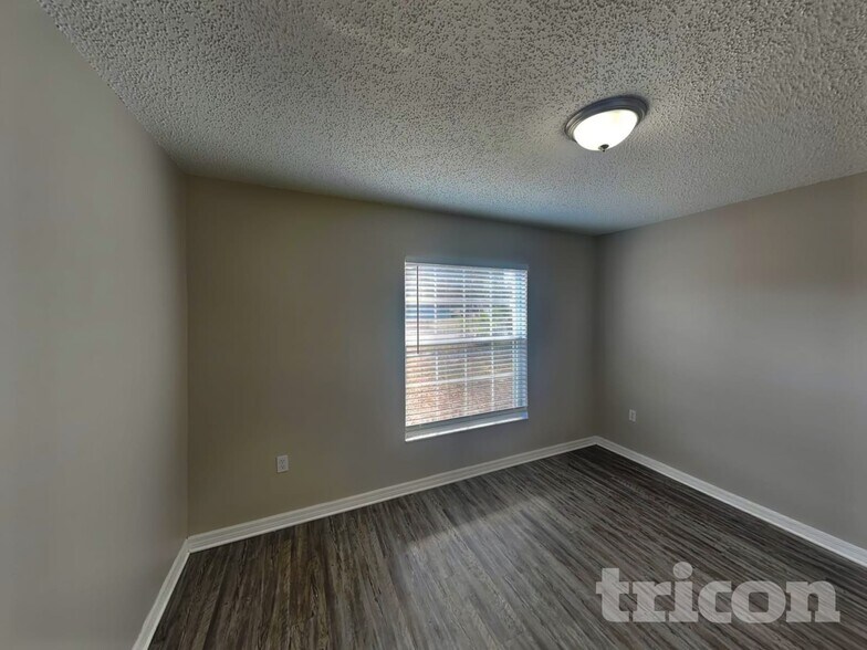 Building Photo - 3390 Shalimar Cir