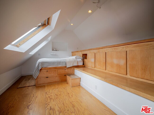 Building Photo - 1321 Hayworth Ave