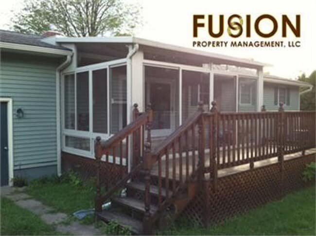 Building Photo - Spacious 3-Bedroom Home with POOL, Garage & Fenced Yard – New North End