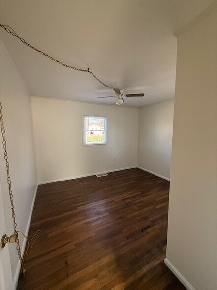 Building Photo - 105 Grandview Dr