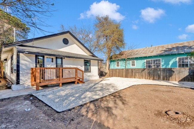 Building Photo - 439 W Lubbock St