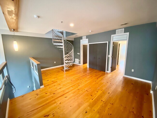 Building Photo - LUXURY TOWNHOME IN SODO 3/2.5 PLUS OFFICE AND BONUS ROOM  - DOWNTOWN ORLANDO