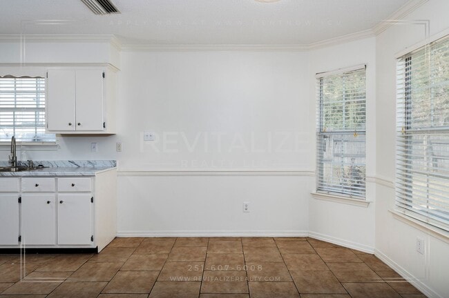 Building Photo - Charming 3-Bed 2-Bath Brick Home in West Mobile