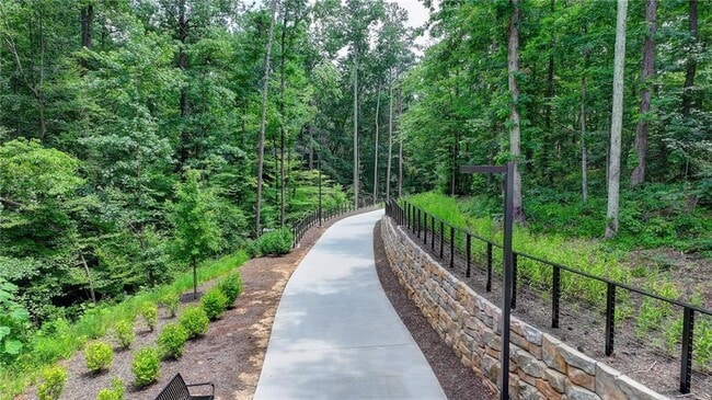 Building Photo - 120 Grand Cres