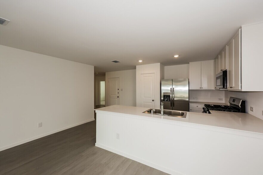 Building Photo - 10729 Revolver Dr