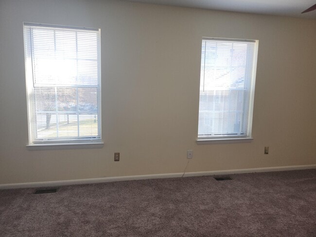 Building Photo - 8212 Londonderry Ct