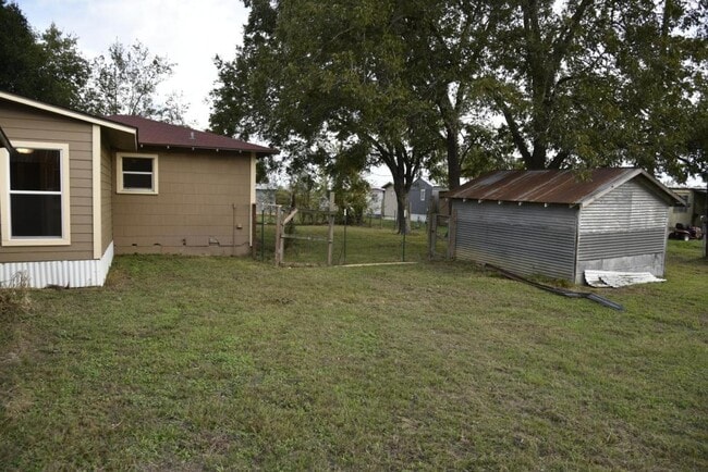 Building Photo - 302 S Oneal St