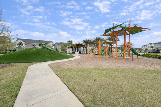 Building Photo - Resort-Style Living in eTown | Gated Community + Top Amenities